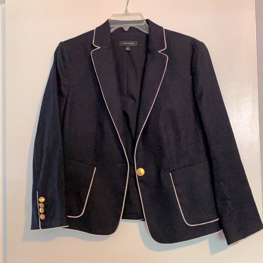 Anne Taylor navy linen blend 3/4 sleeve blazer. Perfect for work or interview.